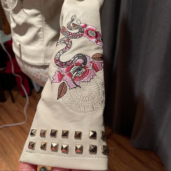 Desigual Cream Color Women’s Biker Jacket size 38 With Design in Back - Picture 7 of 16